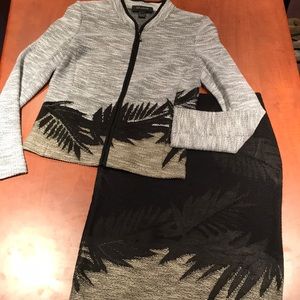 St. John knitwear 2-piece skirt/suit